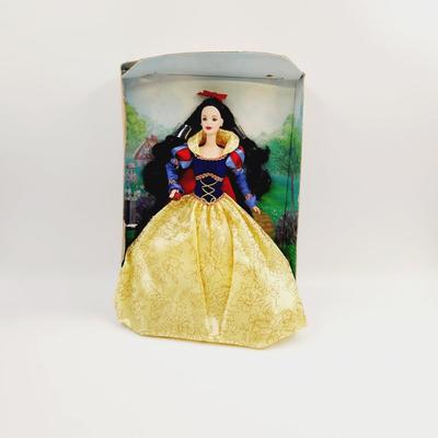 BARBIE DOLL AS SNOW WHITE
