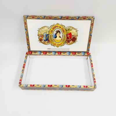 ASHTON VINTAGE CIGAR BOX FROM CUBA