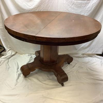 1419 Vintage Round Oak Table