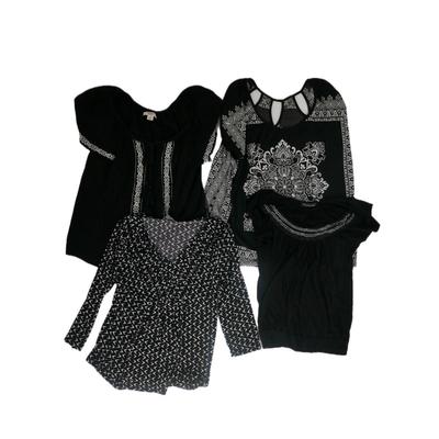 4 pcs Black and White Tops M