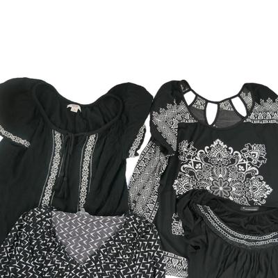 4 pcs Black and White Tops M