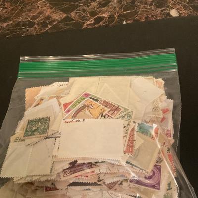 Over 1,000 unsearched world used stamps
