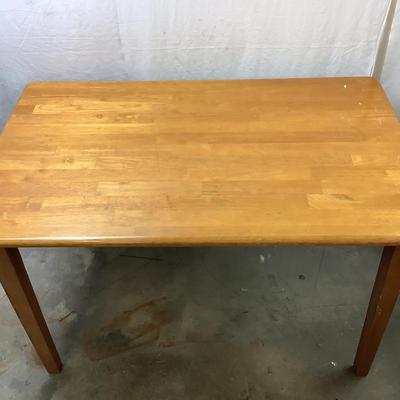 1457 Light Maple Dining Room Table
