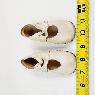 VINTAGE LEATHER CHILDRENS SHOES