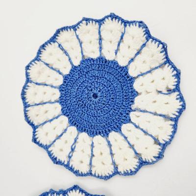 VINTAGE BLUE & WHITE CROCHETED DOILIES/ POT HOLDERS