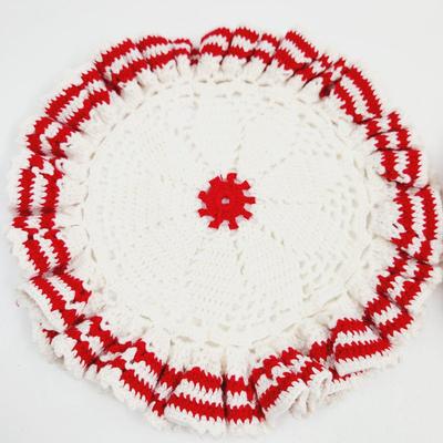 BEAUTIFUL VINTAGE RED & WHITE DOILIES/ POT HOLDERS