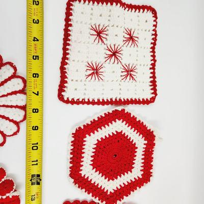 BEAUTIFUL VINTAGE HAND CRAFTED RED & WHITE DOILIES / HOT PAD COLLECTION