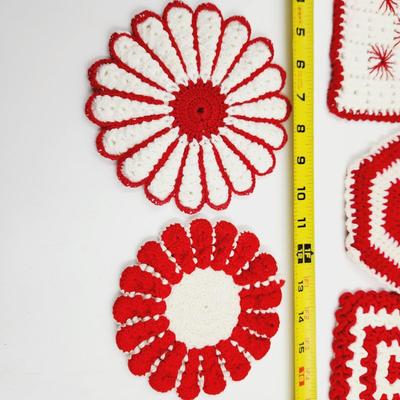 BEAUTIFUL VINTAGE HAND CRAFTED RED & WHITE DOILIES / HOT PAD COLLECTION
