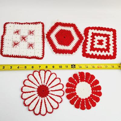 BEAUTIFUL VINTAGE HAND CRAFTED RED & WHITE DOILIES / HOT PAD COLLECTION