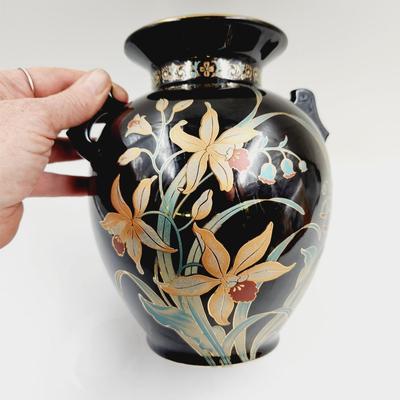 VINTAGE BLACK & HAND PAINTED FINE CHINA MADE IN JAPAN VASE