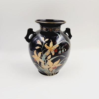 VINTAGE BLACK & HAND PAINTED FINE CHINA MADE IN JAPAN VASE