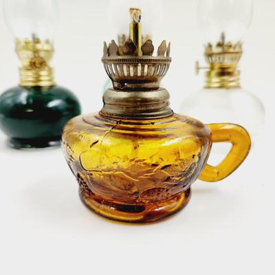 VINTAGE BUNDLE OF SMALL OIL LAMPS