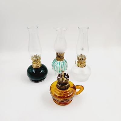 VINTAGE BUNDLE OF SMALL OIL LAMPS