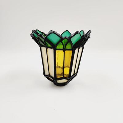 TIFFANY STAINED GLASS STYLE FLOWER VASE?