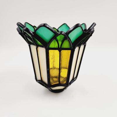 TIFFANY STAINED GLASS STYLE FLOWER VASE?