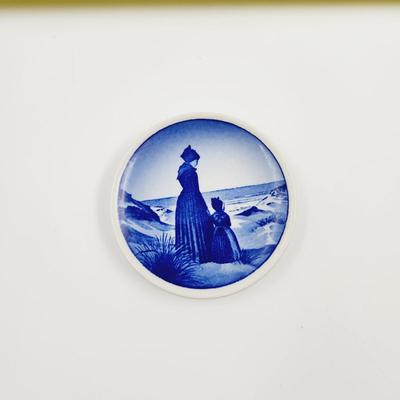 VINTAGE ROYAL COPENHAGEN DENMARK COLLECTORS PLATE