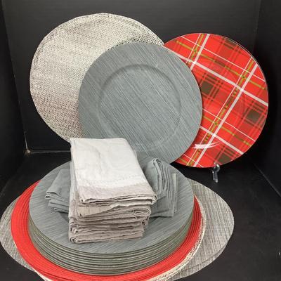 1554 Table Linen Lot & Chargers