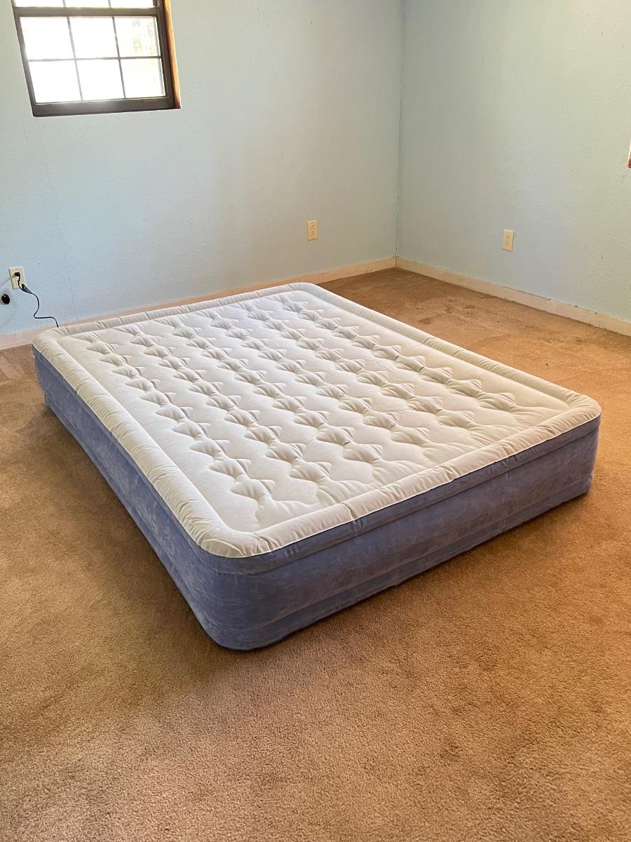 INTEX Full Air Mattress With FastFill Electric Pump