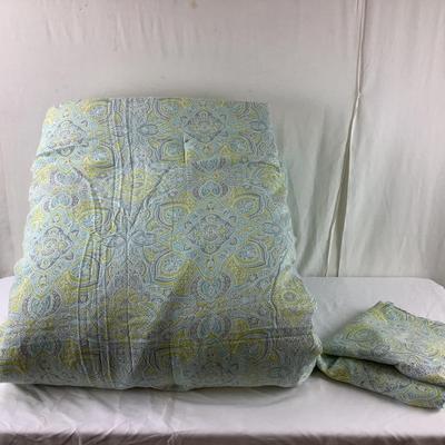 1557 Queen Paisley Comforter with 2 King Shams