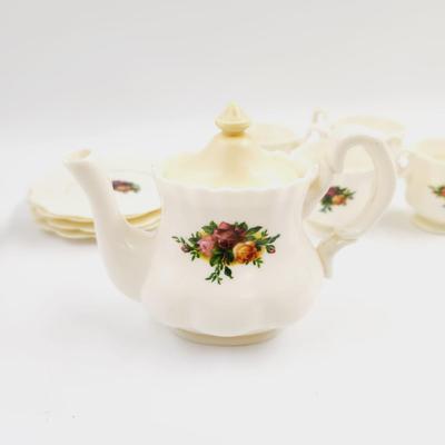VINTAGE CDI CHILDRENS PLASTIC TEA SET
