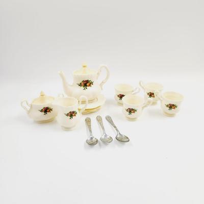 VINTAGE CDI CHILDRENS PLASTIC TEA SET