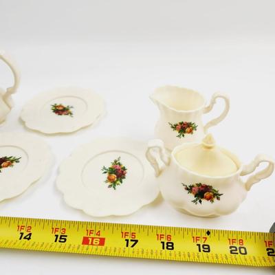 VINTAGE CDI CHILDRENS PLASTIC TEA SET