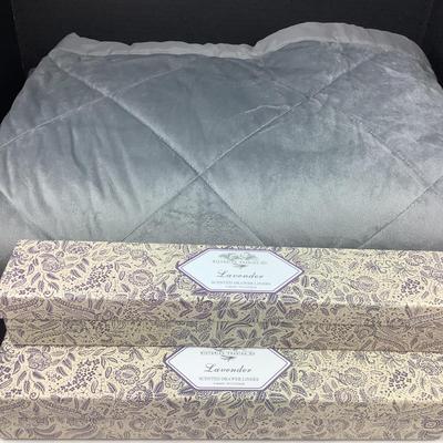 1559 Gray CUDDLDUDS King Blanket w/ Victorian Trading Lavender Drawer Liners