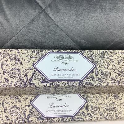 1559 Gray CUDDLDUDS King Blanket w/ Victorian Trading Lavender Drawer Liners