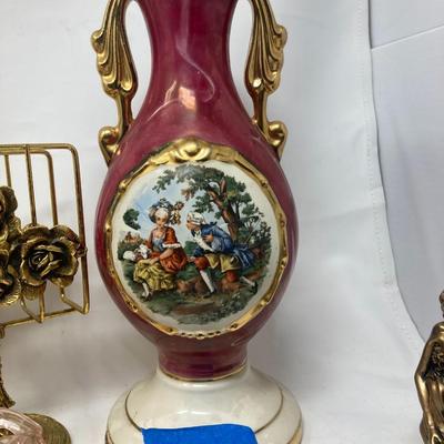 Lot of assorted decorative items