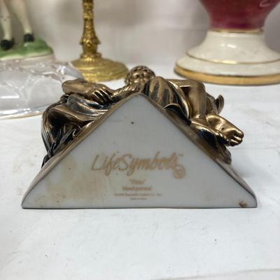 Lot of assorted decorative items