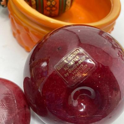 Lot of assorted decorative items