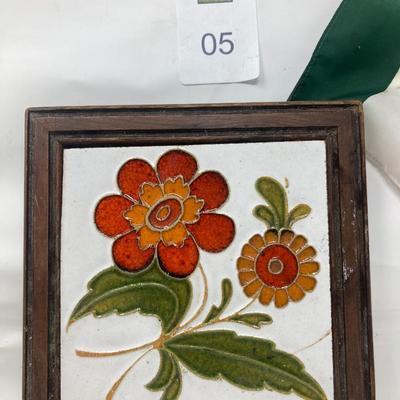Lot of assorted decorative items