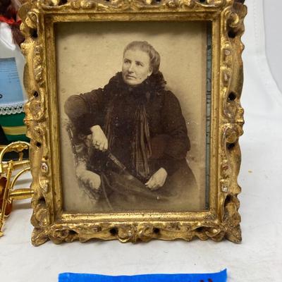 Lot of assorted decorative items