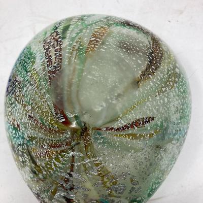 3 pieces of decorative art glass