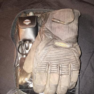 AUTHENTIC HARLEY DAVIDSON HEATED GLOVES-TSHIRT AND PILLOW SHAM