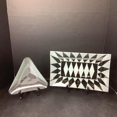 1565 Two Pieces of Decorative Glass Plates