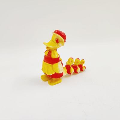 VINTAGE MOTHER & DUCKLINGS PLASTIC WALKING TOY