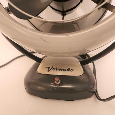 Lot #90 Vintage Varnado 1960's Table fan - works