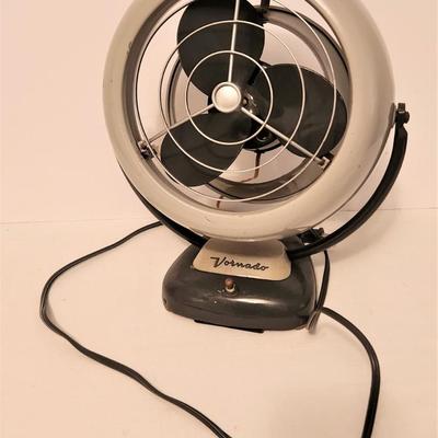 Lot #90 Vintage Varnado 1960's Table fan - works