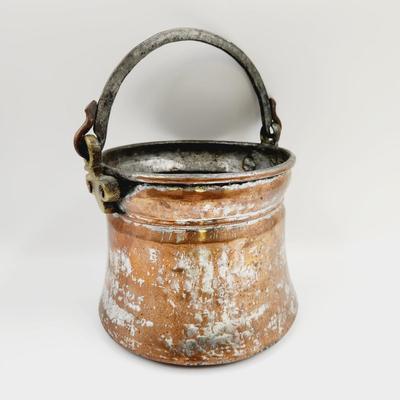 ANTIQUE COPPER HAMMERED CAULDRON WITH BRASS HANDLE