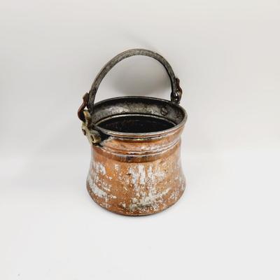 ANTIQUE COPPER HAMMERED CAULDRON WITH BRASS HANDLE