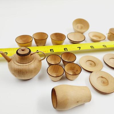 VINTAGE WOODEN MINATURE ASIAN THEMED DISHES
