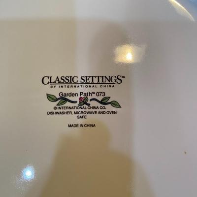 34-piece set of International China stoneware