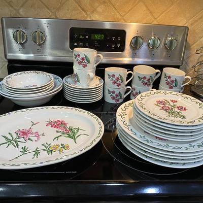 34-piece set of International China stoneware