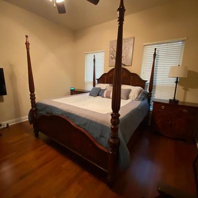 King-size solid wood four-poster bed w/11â€ Memory Foam mattress