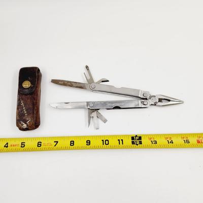 NICE LEATHERMAN WITH LEATHER BELT CASE