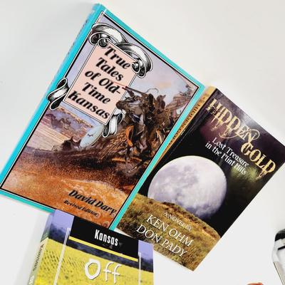 BUNDLE OF BOOKS ABOUT KANSAS