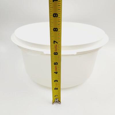 NICE PLASTIC CAKE CARRIER - MISSING HANDLE