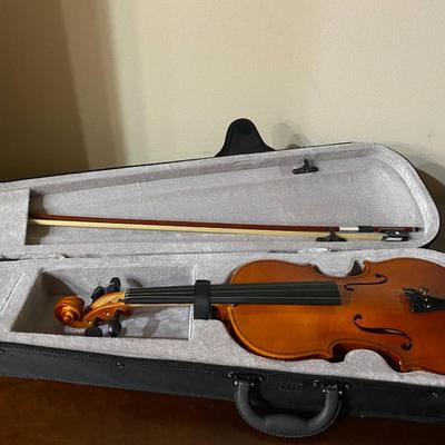 Student violin with bow & soft bag case