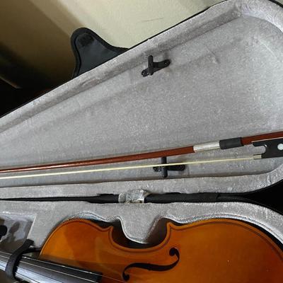 Student violin with bow & soft bag case